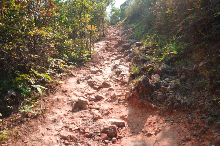 Rocky ascent to Kai Kung Shan